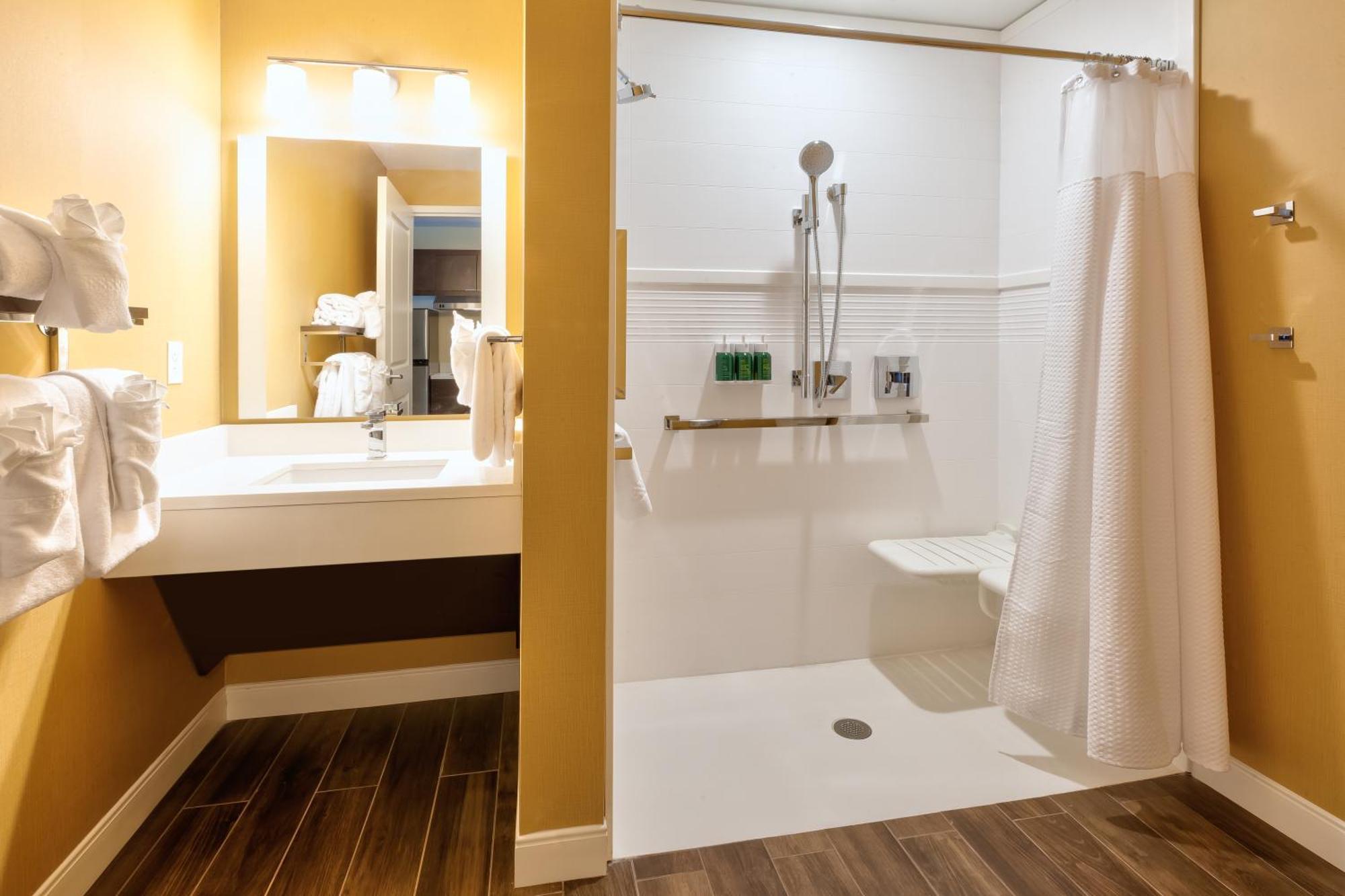 Towneplace Suites By Marriott Grand Rapids Airport Southeast Каскейд Экстерьер фото