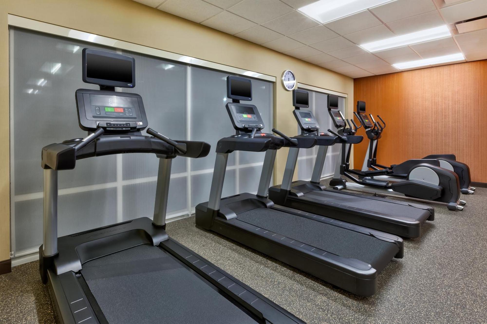 Towneplace Suites By Marriott Grand Rapids Airport Southeast Каскейд Экстерьер фото