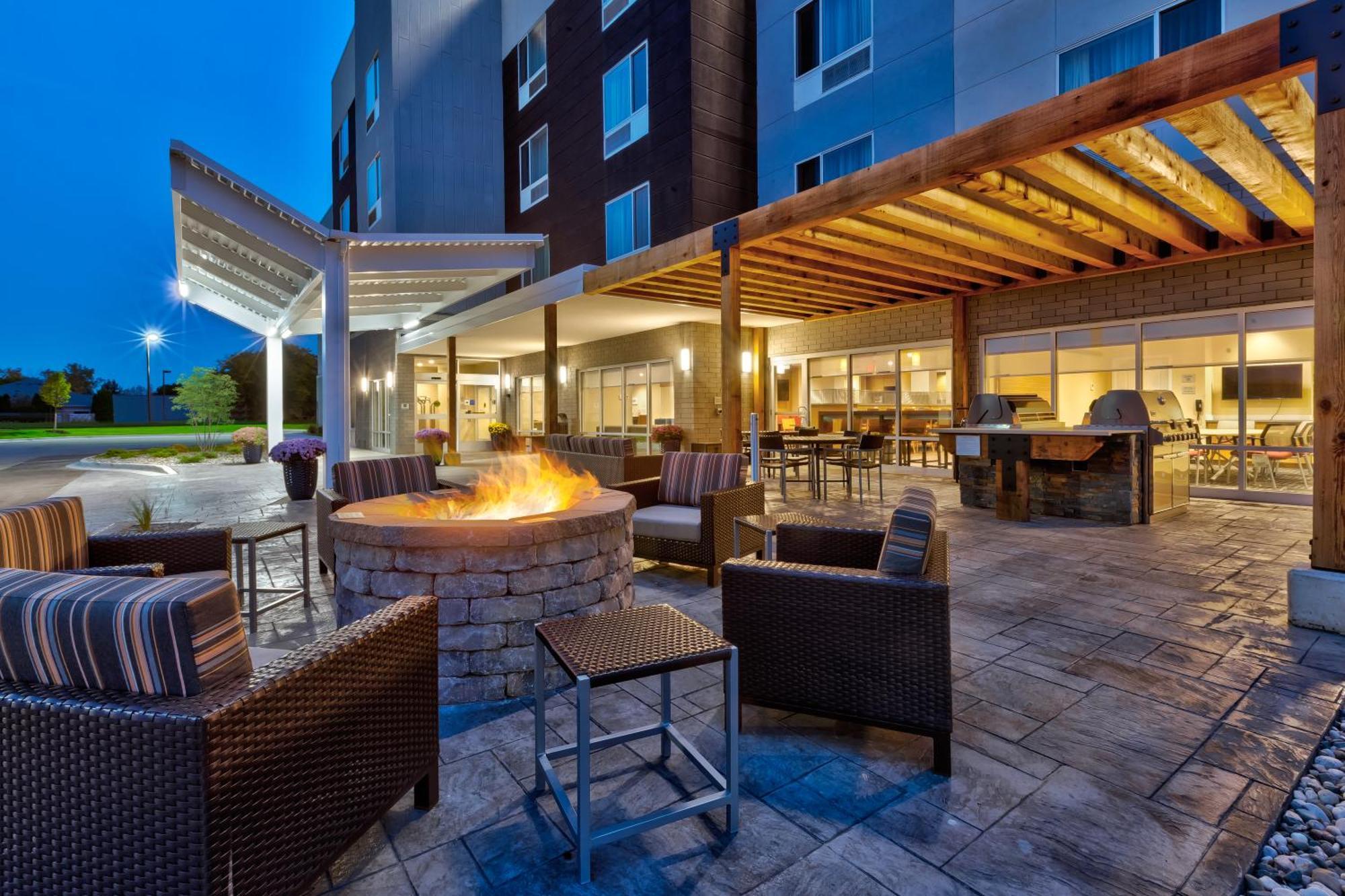 Towneplace Suites By Marriott Grand Rapids Airport Southeast Каскейд Экстерьер фото