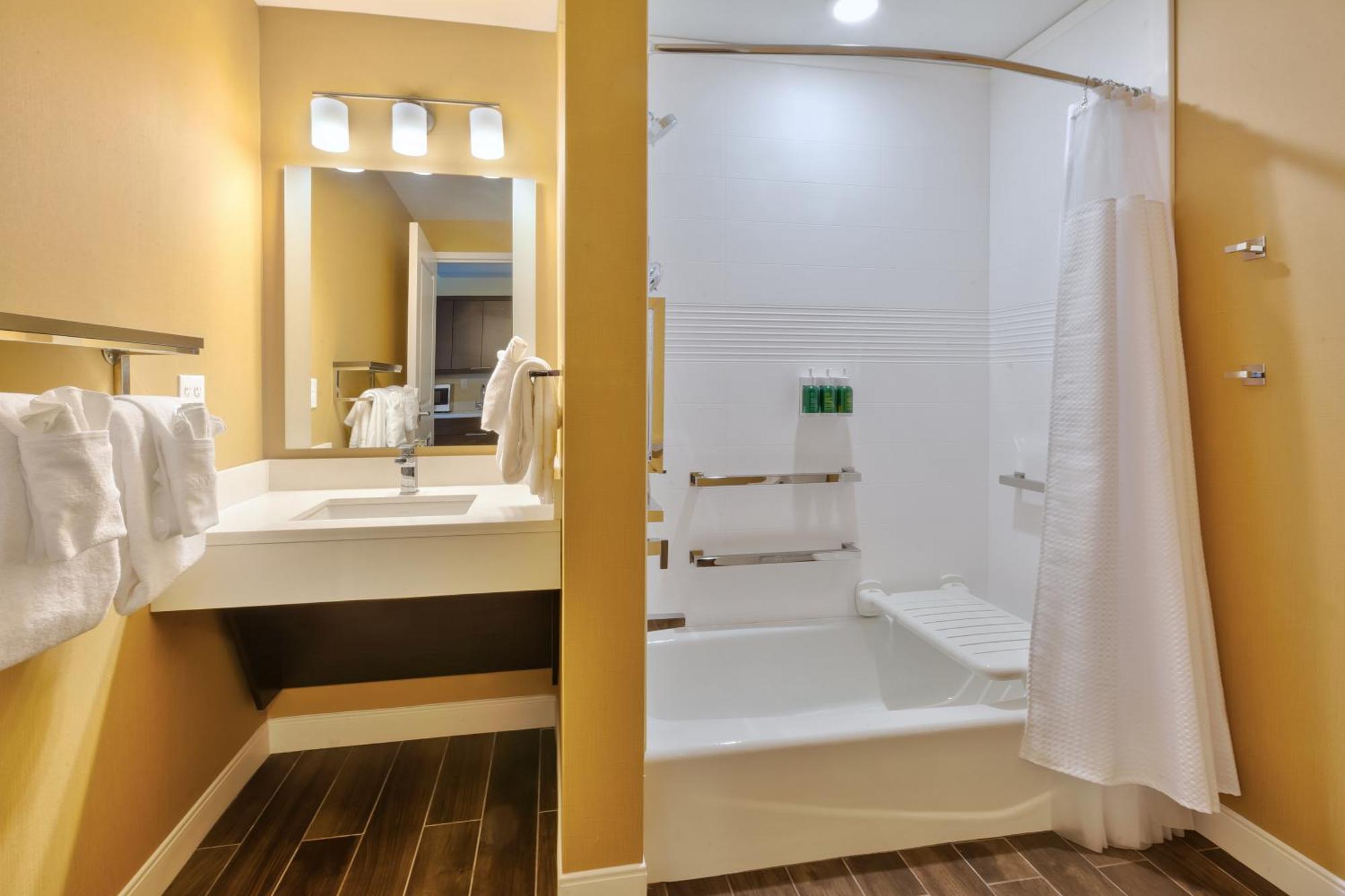 Towneplace Suites By Marriott Grand Rapids Airport Southeast Каскейд Экстерьер фото